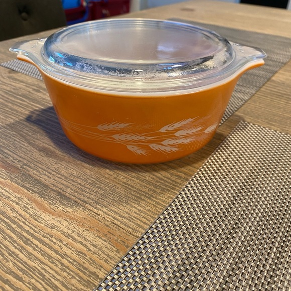 3 beautiful pieces of Pyrex with lids - Picture 4 of 4